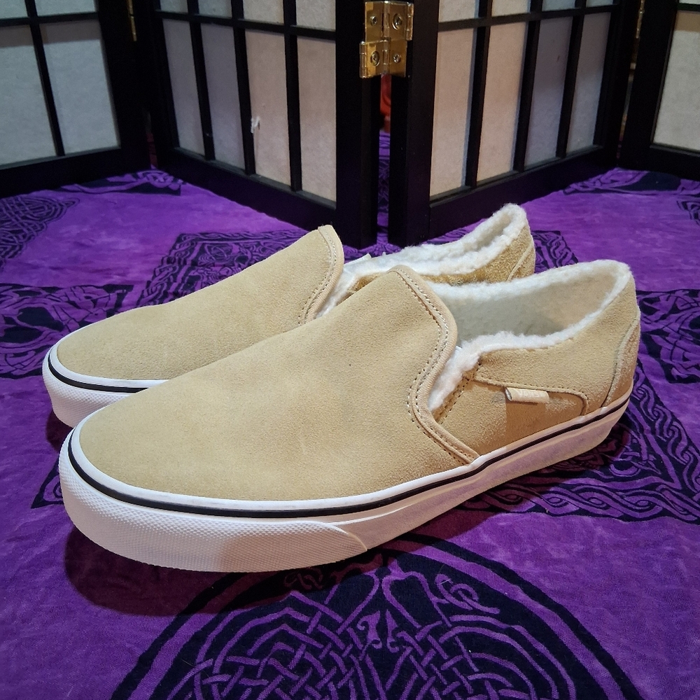 Vans Suede Desert Taupe Sherpa Sneakers Women’s 8 NWOT